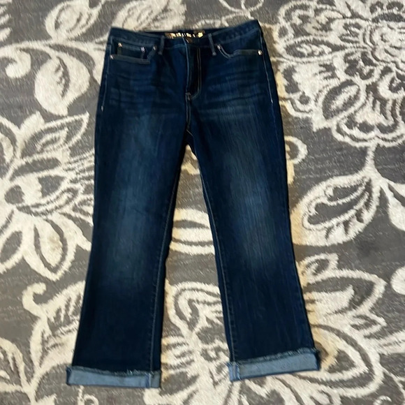 Seven cropped jeans. Like new. Size 8. Stretchy. - Picture 1 of 6